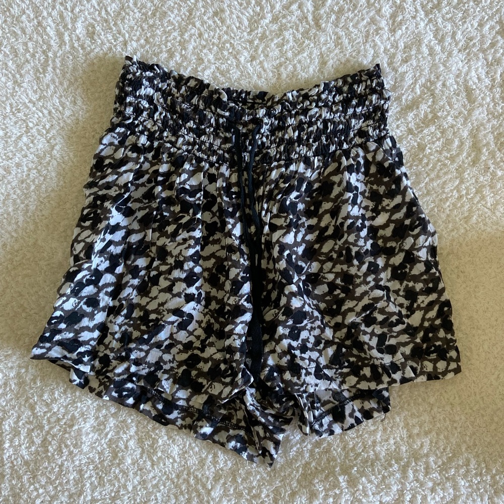 High Waisted Pattern Shorts